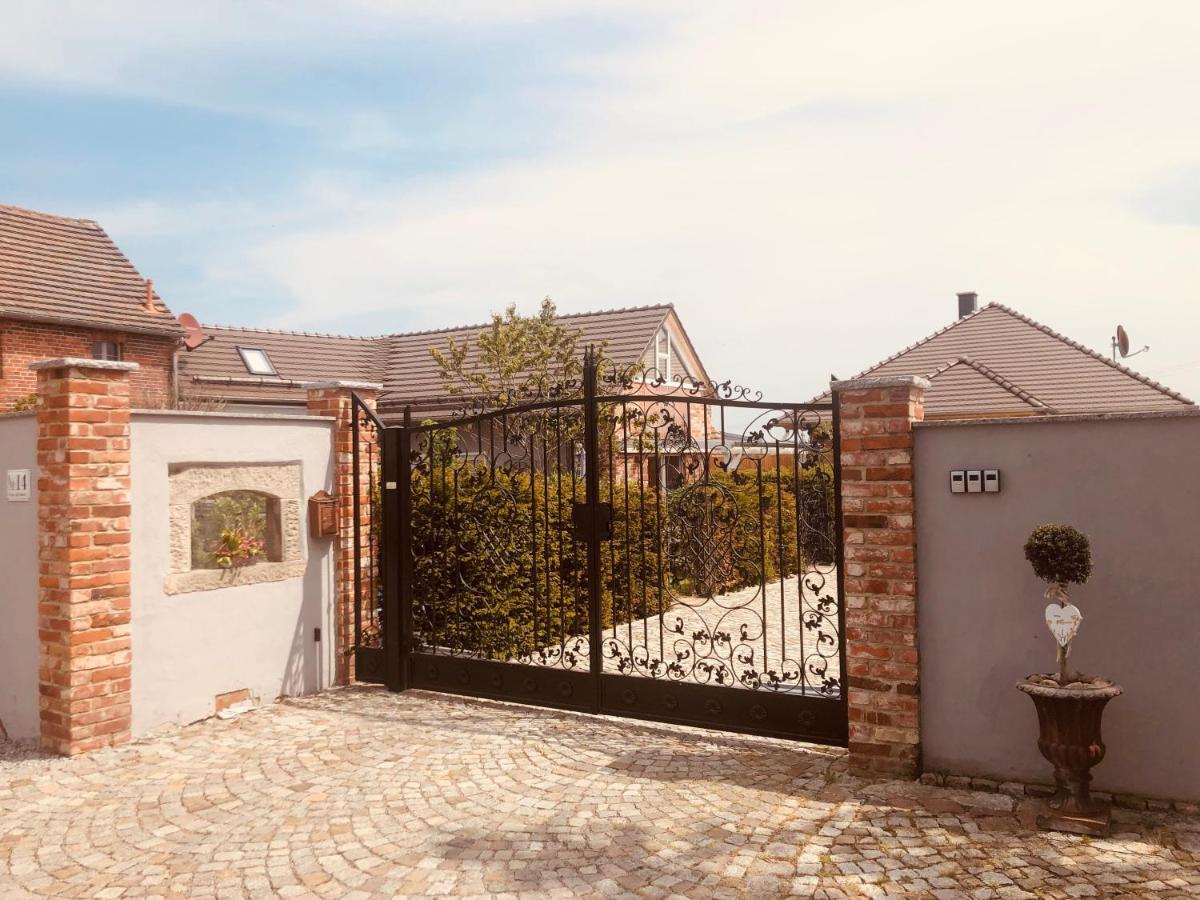 Alte Schmiede Mit Sauna, Pool Und Whirpool Im Aussenbereich Schoenstes Ferienhaus Der Lausitz Elsterheide Exteriör bild